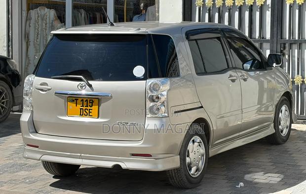 Toyota Raum 2004 Silver