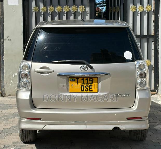 Toyota Raum 2004 Silver