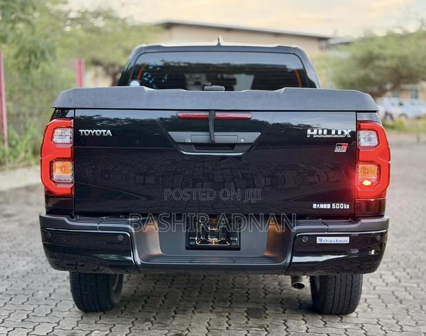 Toyota Hilux 2021 Black