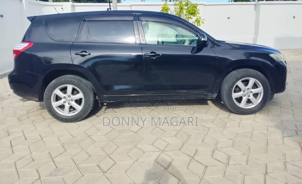 Toyota Vanguard 2011 Black