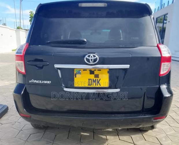 Toyota Vanguard 2011 Black