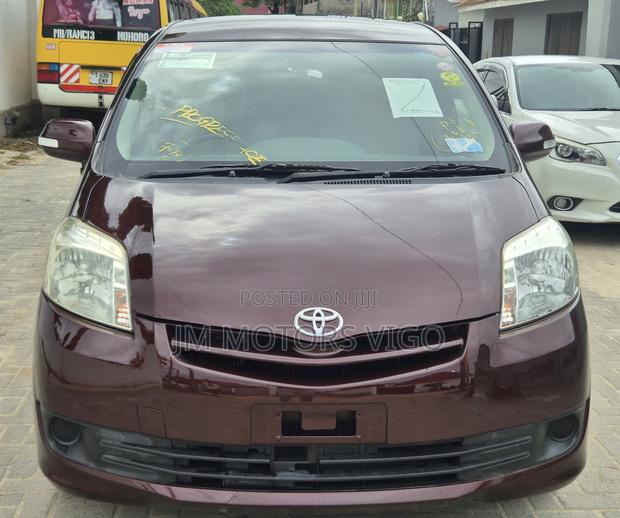 Toyota Passo Sette 2010 Burgundy