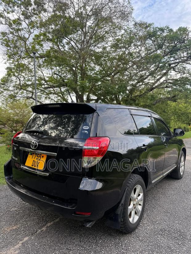Toyota Vanguard 2010 Black