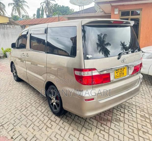 Toyota Alphard 2004 Gold