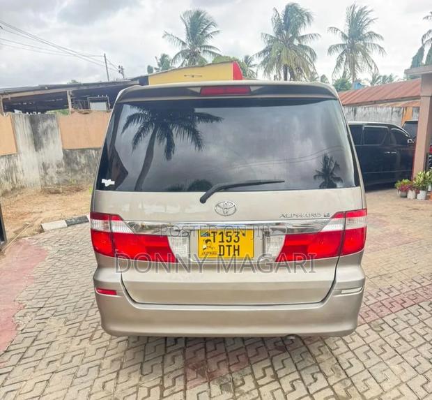 Toyota Alphard 2004 Gold