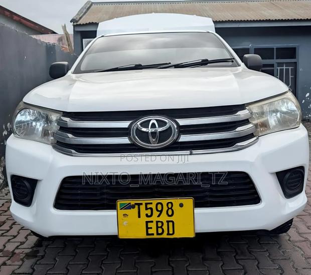 Toyota Hilux 2010 White