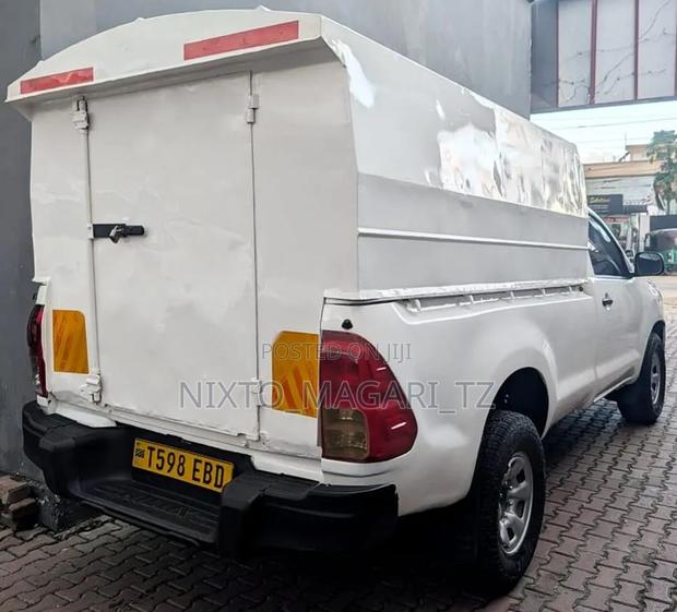 Toyota Hilux 2010 White
