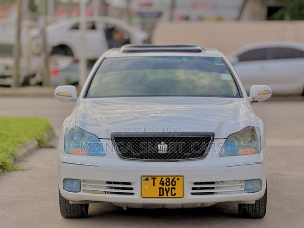 Toyota Crown 2005