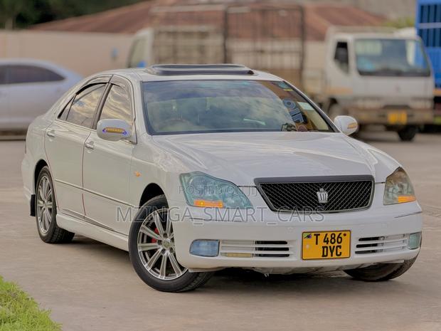 Toyota Crown 2005