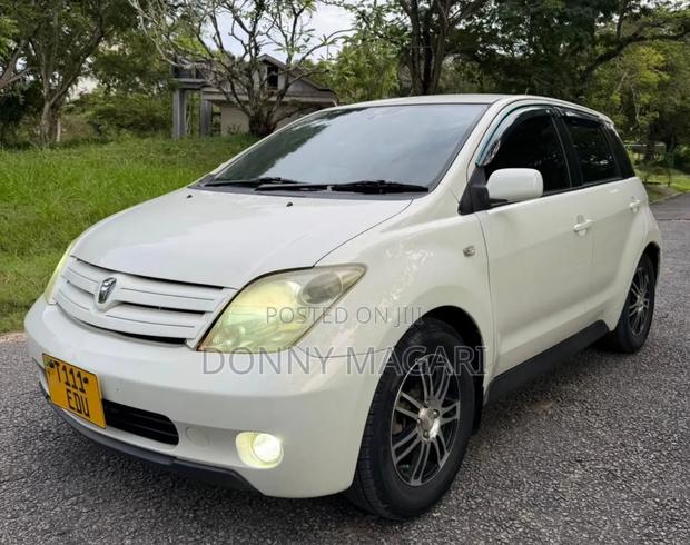 Toyota IST 2004 White