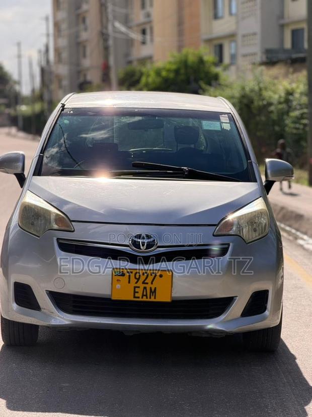 Toyota Ractis 2013 Silver