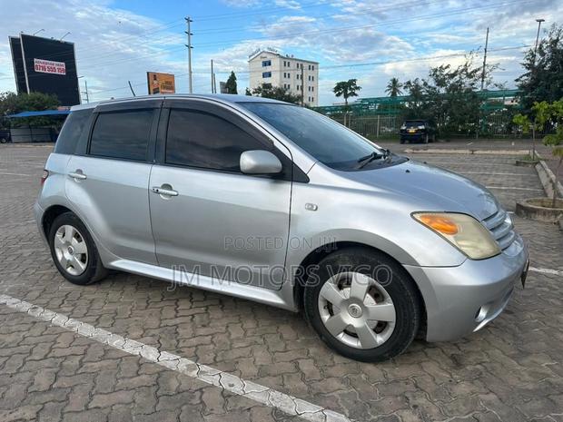 Toyota IST 2005 Silver