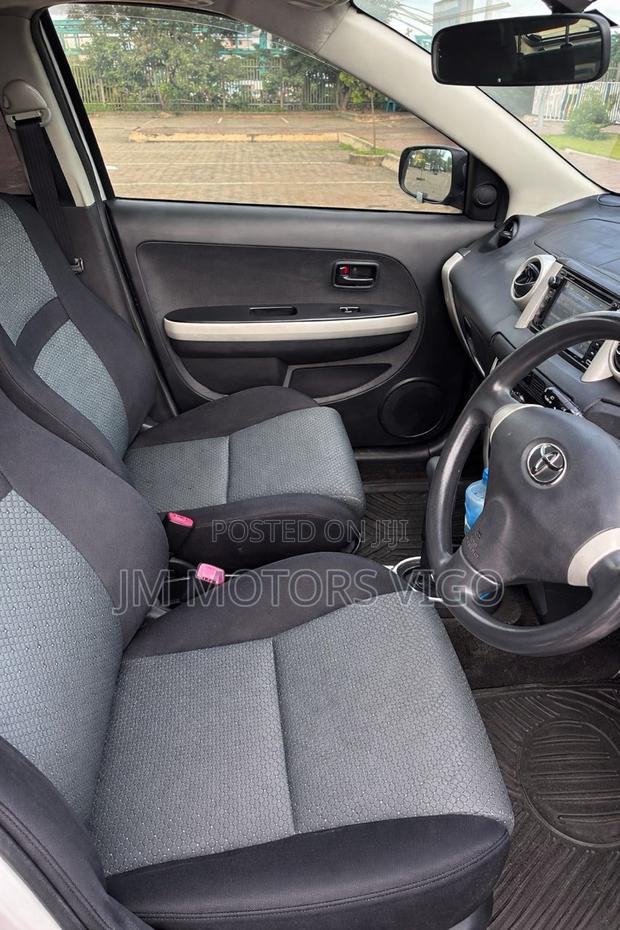 Toyota IST 2005 Silver