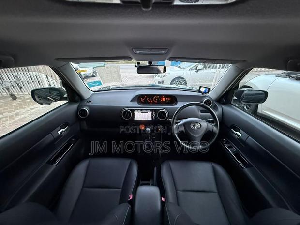 Toyota Corolla Rumion 2013 Black