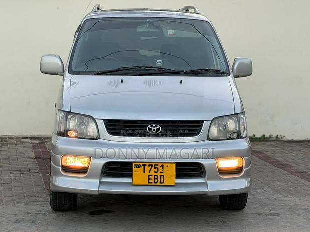 Toyota Noah 2.0 AWD (8 Seater) 2003 Silver