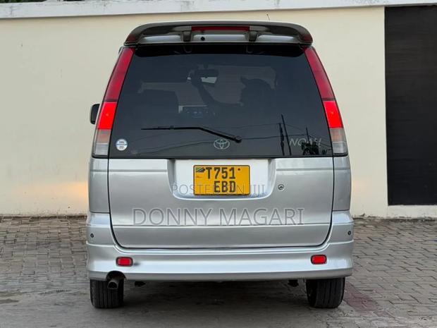 Toyota Noah 2.0 AWD (8 Seater) 2003 Silver