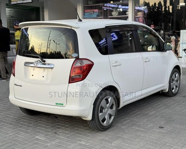 Toyota Ractis 2006 White