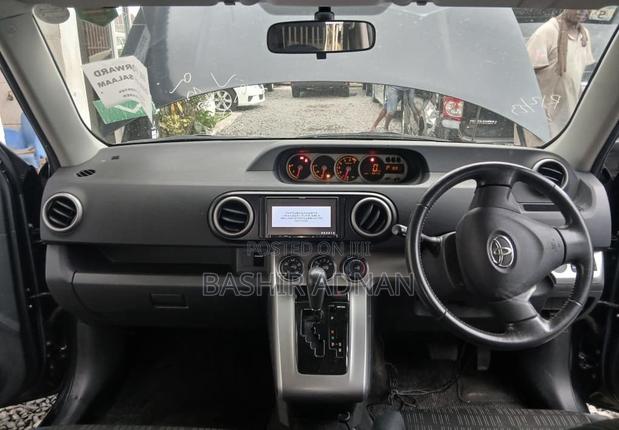 Toyota Corolla Rumion Hatchback 1.5 FWD 2011 Black