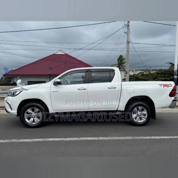 Toyota Hilux 2018 Off white