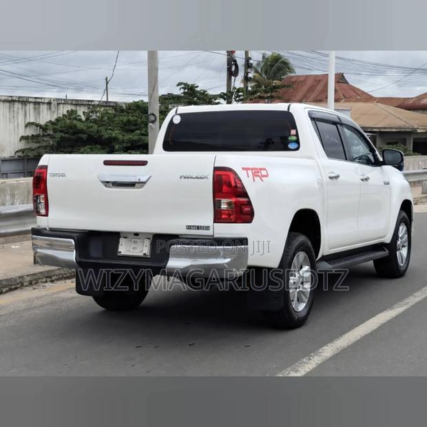 Toyota Hilux 2018 Off white