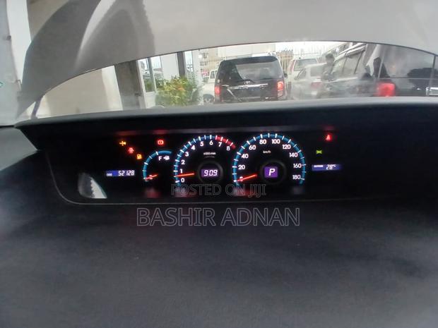 Toyota Voxy 2012 Gray