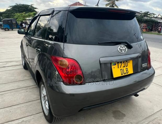 Toyota IST 2004 Gray