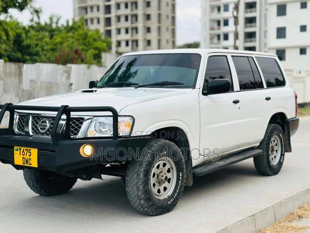 Nissan Patrol 2001 White