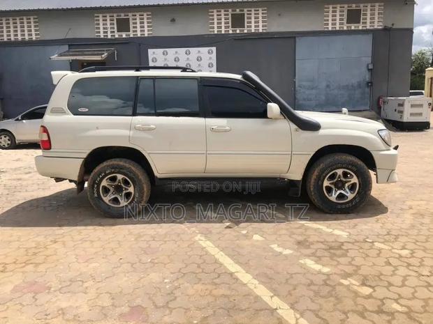 Toyota Land Cruiser 2005 White