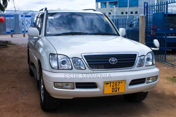 Toyota Land Cruiser 2002 White