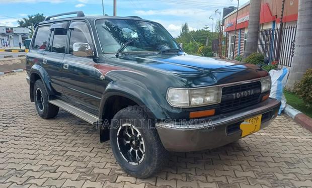 Toyota Land Cruiser 2004 Black