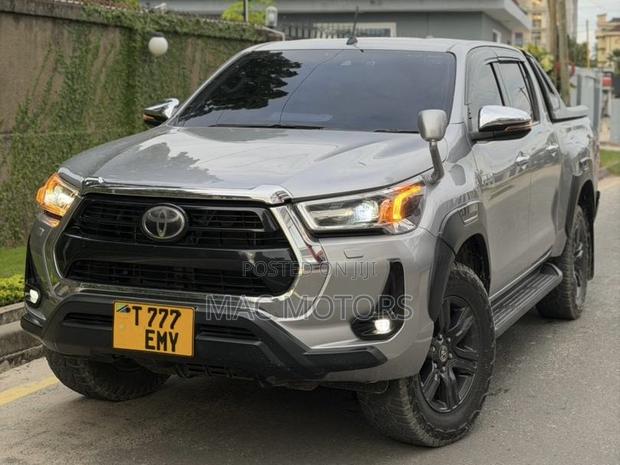 Toyota Hilux Revo Double Cab Deisel 2.4 AWD 2021 Silver