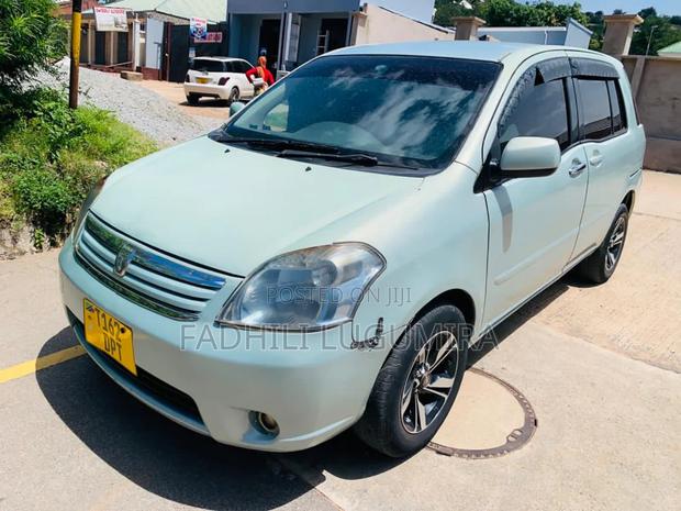 Toyota Raum 2004 Beige