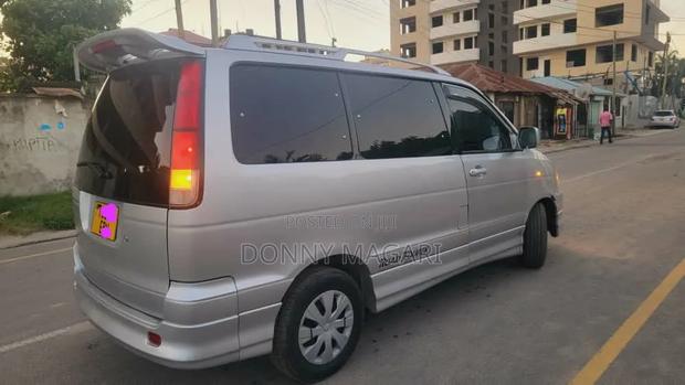 Toyota Noah 2003 Silver