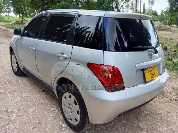 Toyota IST 2004 Silver