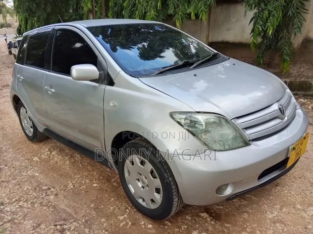 Toyota IST 2004 Silver