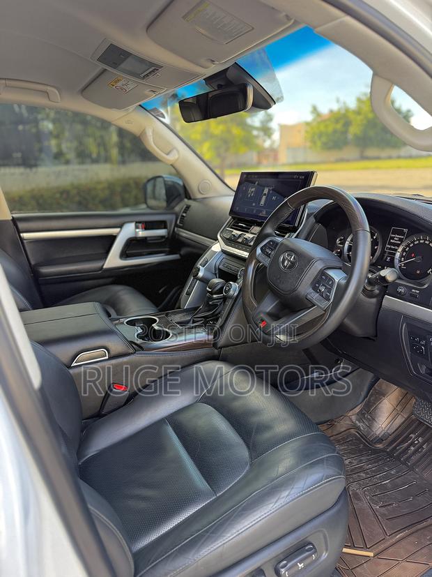 Toyota Land Cruiser 2018 White