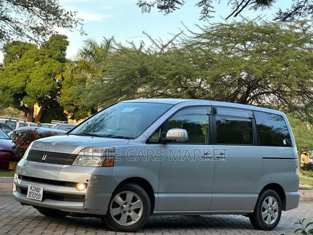 Toyota Noah 2006 Silver