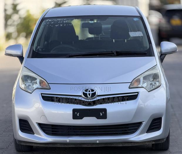 Toyota Ractis 2012 Silver