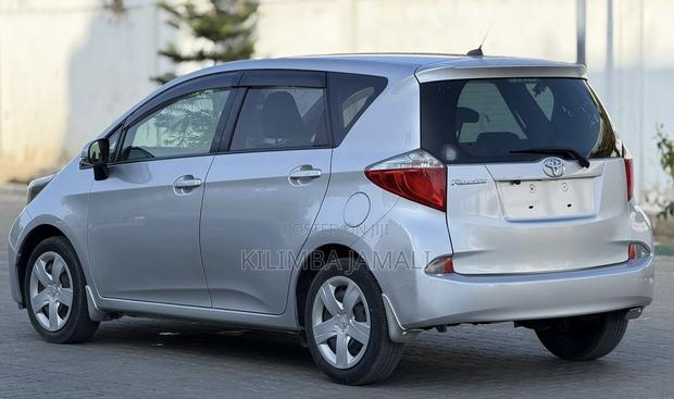 Toyota Ractis 2012 Silver