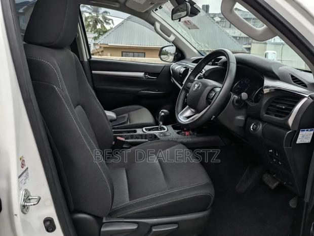 Toyota Hilux Revo Double Cab Deisel 2.4 AWD 2018 White