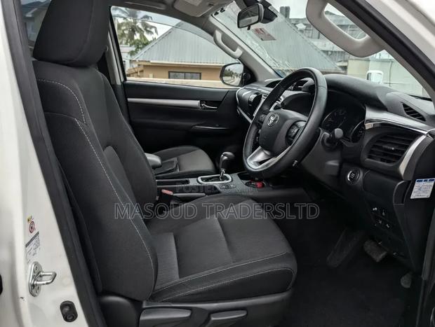 Toyota Hilux Revo Double Cab Deisel 2.4 AWD 2018 White