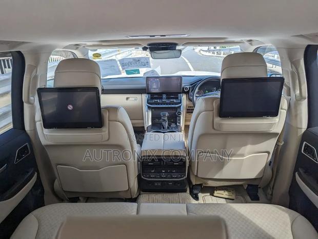 Toyota Land Cruiser 2025 White