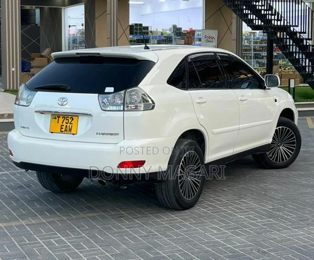 Toyota Harrier 2004 White