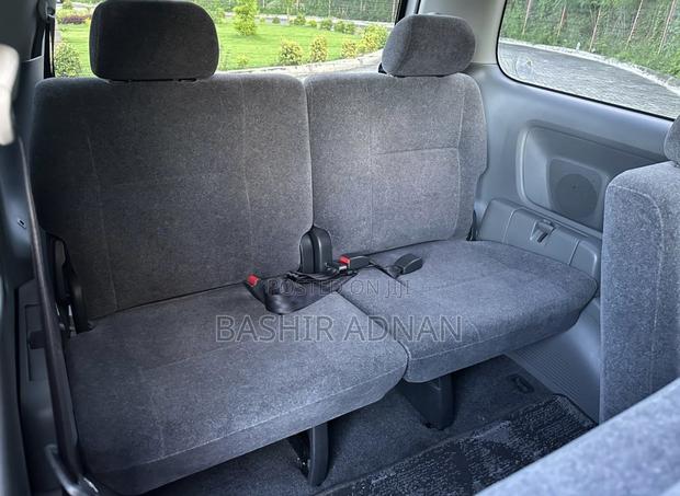 Toyota Voxy 2006 Silver