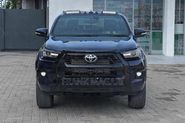 Toyota Hilux 2021 Blue