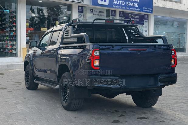Toyota Hilux 2021 Blue