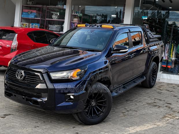 Toyota Hilux 2021 Blue