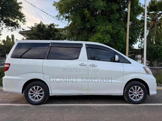 Toyota Alphard 2.4 Petrol AWD 2007 White