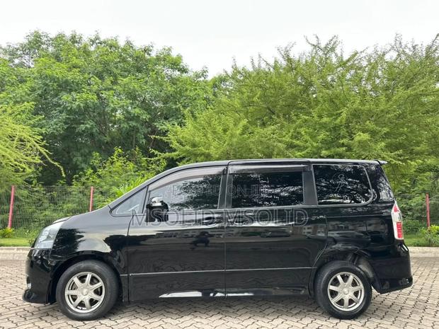 Toyota Noah 2008 Black