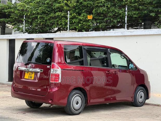 Toyota Noah 2008 Burgundy